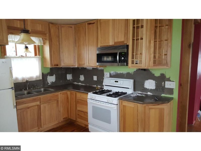 1323 6th St E, Saint Paul, MN 55106