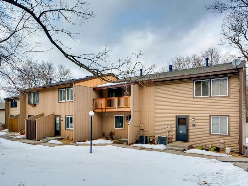 83 River Woods Ln, Burnsville, MN 55337