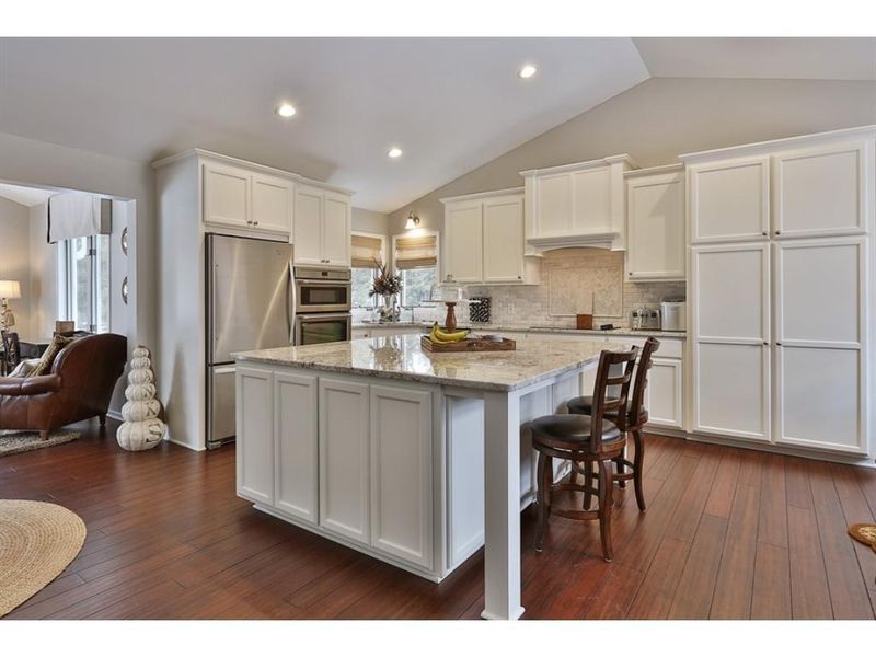 1392 Ithilien, Excelsior, MN 55331