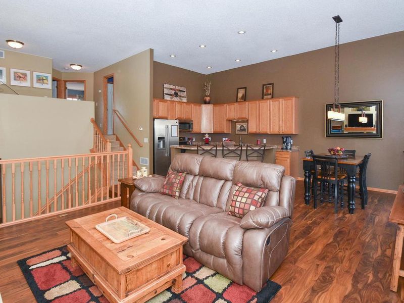 1752 Philipp Dr, Shakopee, MN 55379