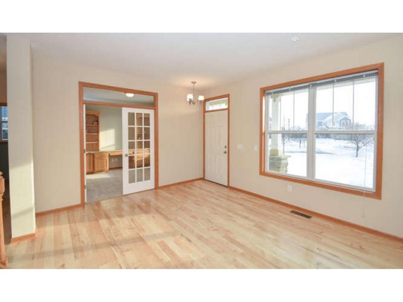 6989 Lydia Cir NE, Albertville, MN 55301