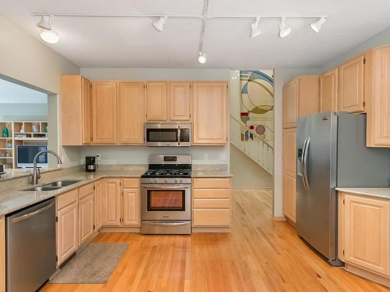 11630 Vista Dr, Minnetonka, MN 55343