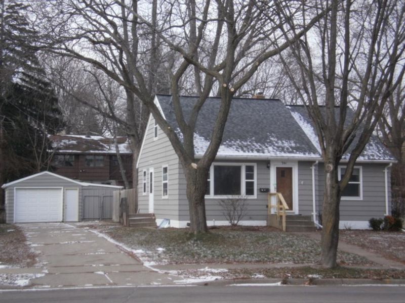 941 Charlton St, West Saint Paul, MN 55118