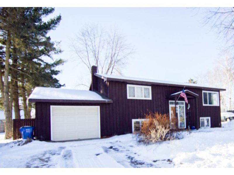 505 Ashland St N, Cambridge, MN 55008