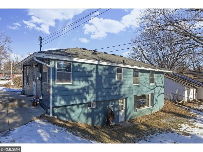8806 York Rd S, Bloomington, MN 55431