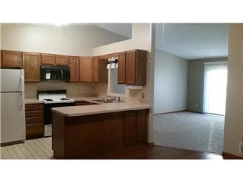 2443 Grenadier Ave N, Oakdale, MN 55128