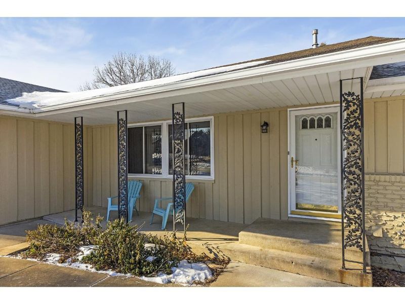 209 Ridgeview Dr, Apple Valley, MN 55124