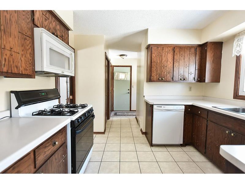 302 Summit Ave S, Sauk Rapids, MN 56379
