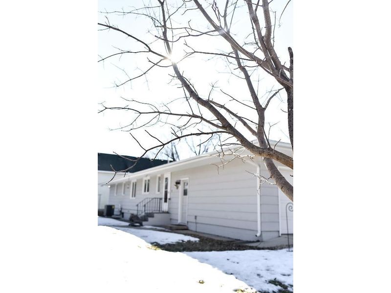 302 Summit Ave S, Sauk Rapids, MN 56379