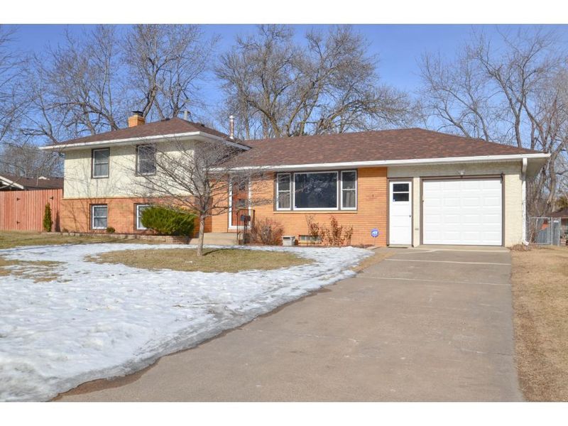 391 67th Ave NE, Fridley, MN 55432