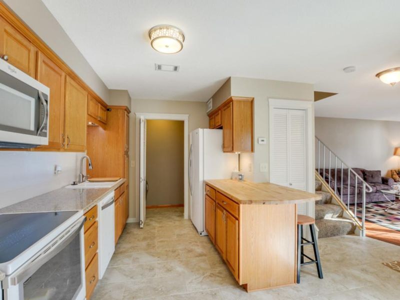 1021 Carmel Ct, Shoreview, MN 55126