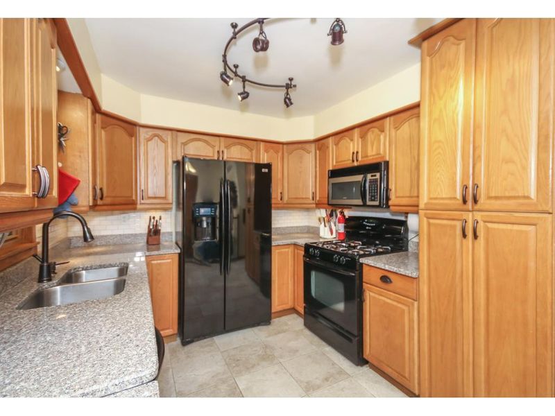 8959 E River Rd NW, Coon Rapids, MN 55433