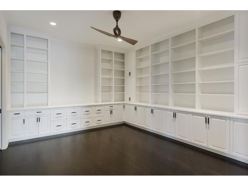 935 Lake St E #203, Wayzata, MN 55391
