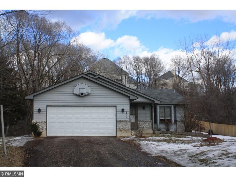 2325 Boxwood Ave E, Maplewood, MN 55119