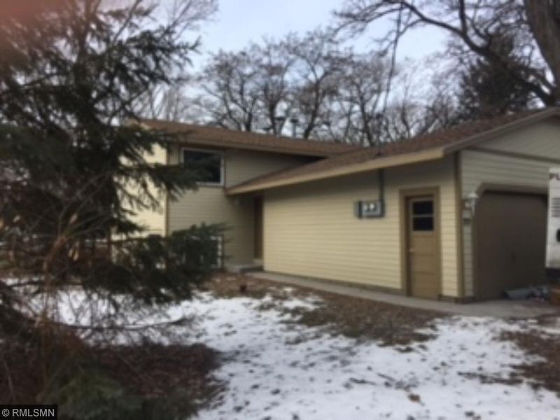 18 Sunset Dr E, Champlin, MN 55316