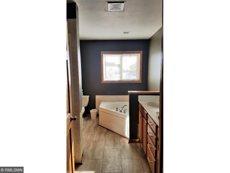 1014 Prairie Ridge Ln, Lester Prairie, MN 55354