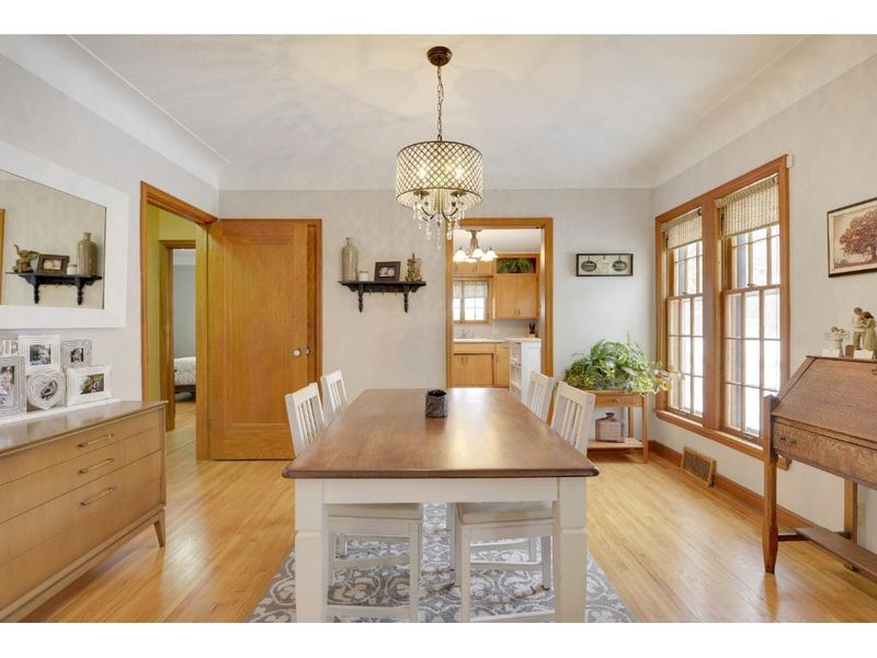 931 Manomin Ave, West Saint Paul, MN 55118