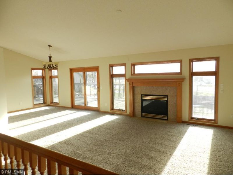 6959 Meadow Cir, Hugo, MN 55038