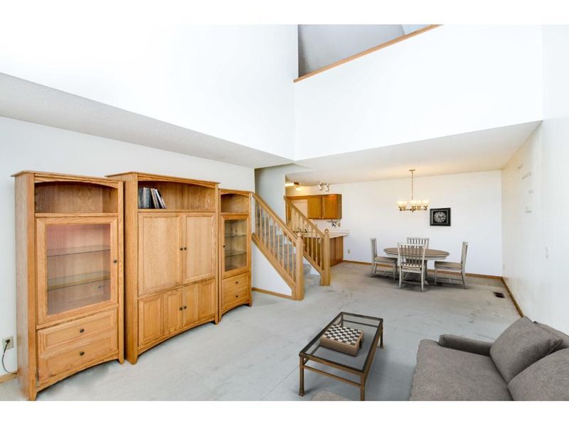 8894 Spring Ln, Woodbury, MN 55125