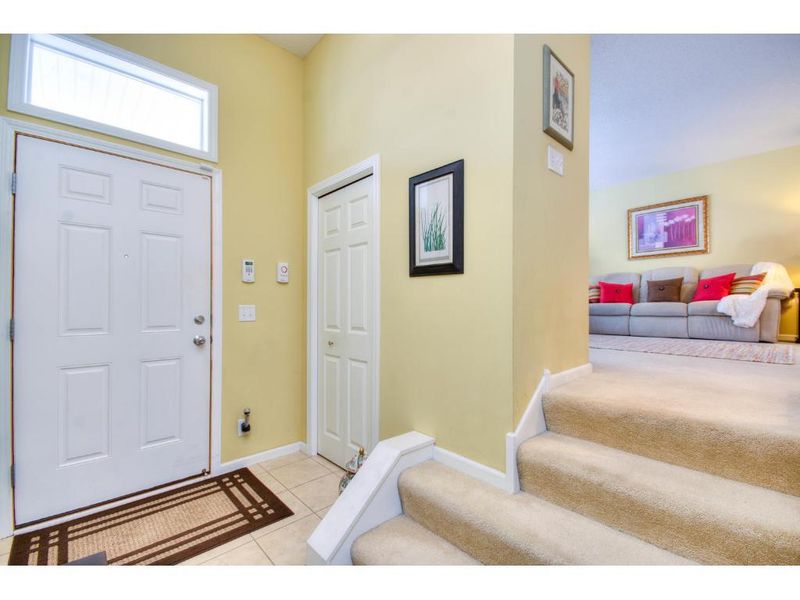 1663 Arona St #9, Falcon Heights, MN 55108