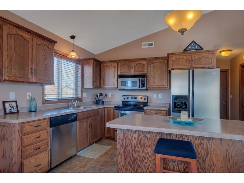 1075 Voyageur St, Saint Cloud, MN 56303
