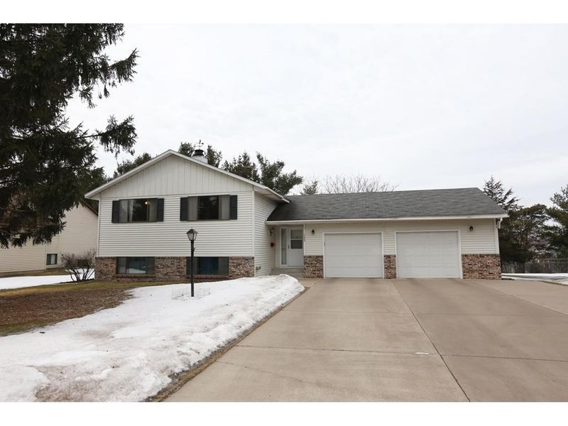 1259 Farrell St N, Maplewood, MN 55119