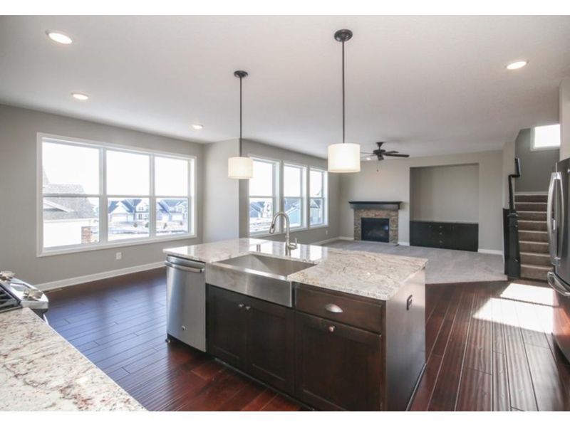 649 James Ave N, Lake Elmo, MN 55042