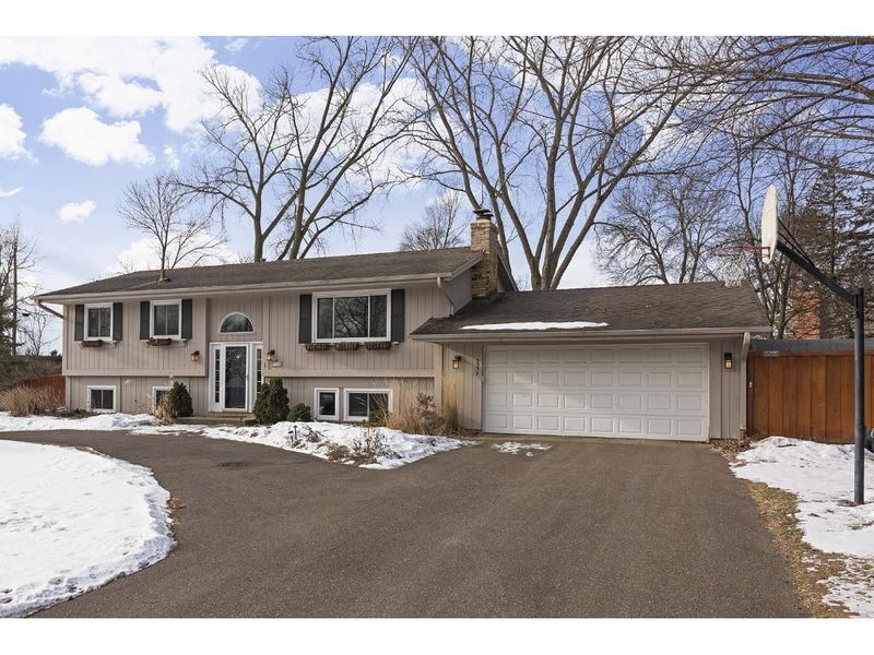 5338 Sequoia Dr, Minnetonka, MN 55345