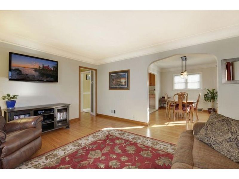 1012 Hall Ave, West Saint Paul, MN 55118