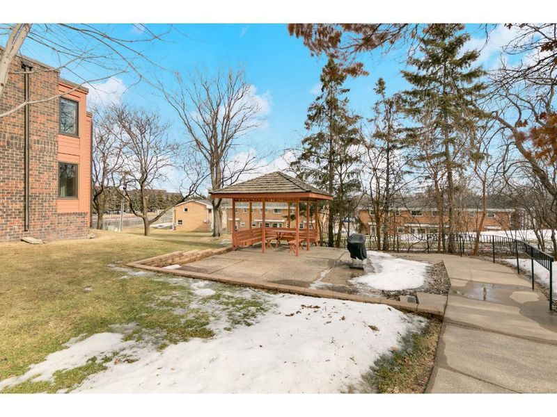 8031 Xerxes Ave S #224, Bloomington, MN 55431