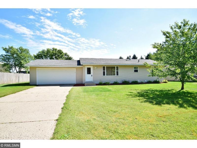 3 Fairway Dr, Monticello, MN 55362