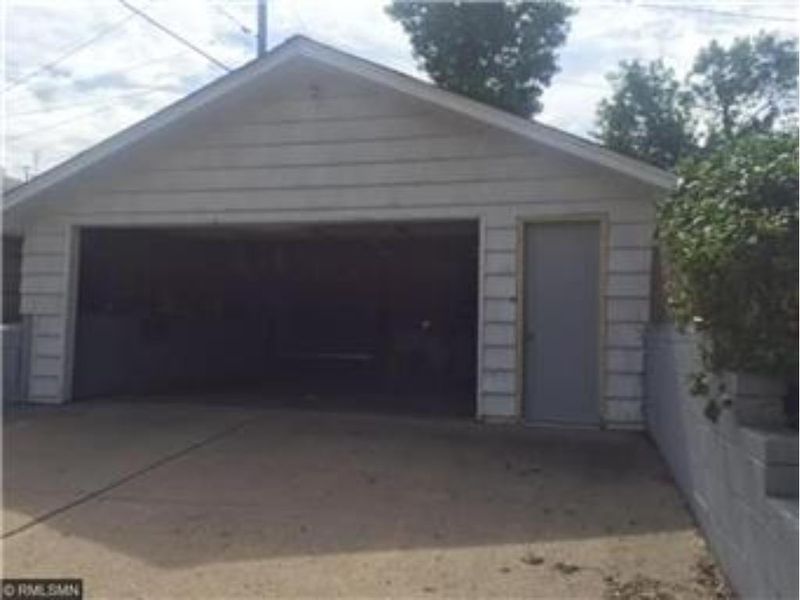 1014 Western Ave N, Saint Paul, MN 55117