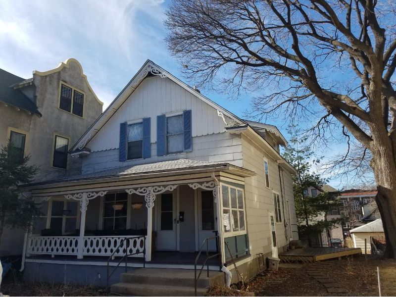 2220 Grand Ave S, Minneapolis, MN 55405