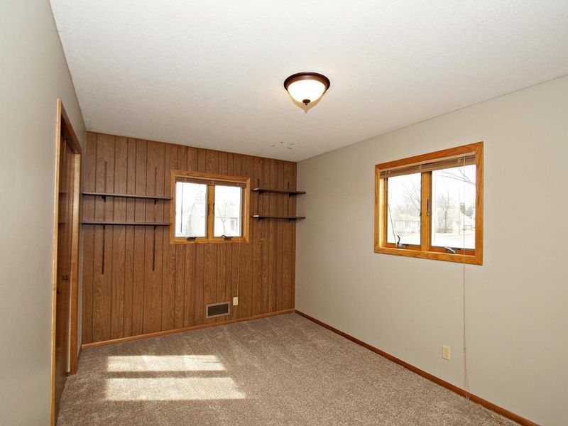 726 Spencer St S, Shakopee, MN 55379