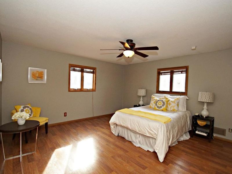 726 Spencer St S, Shakopee, MN 55379