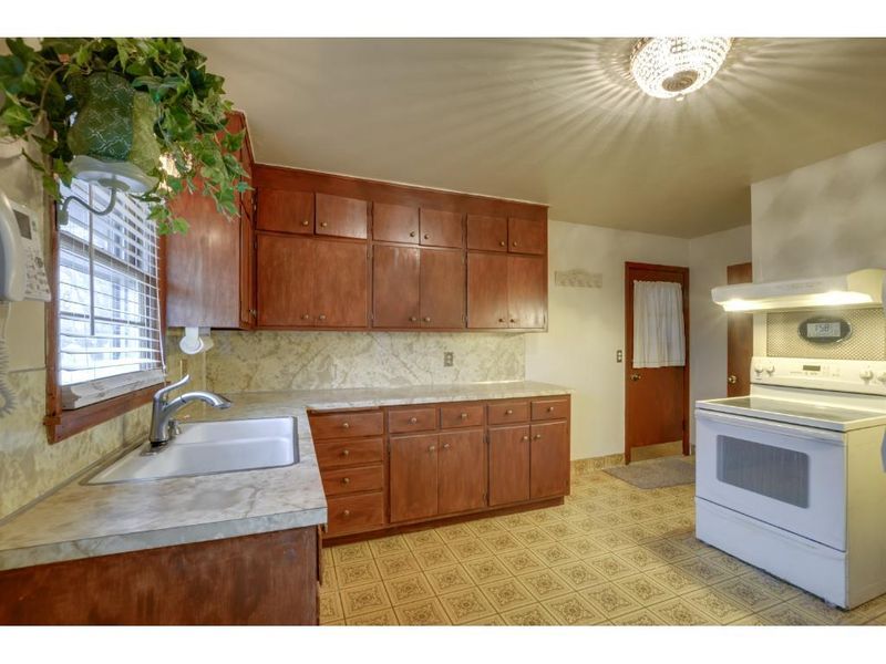2216 7th Ave, Anoka, MN 55303
