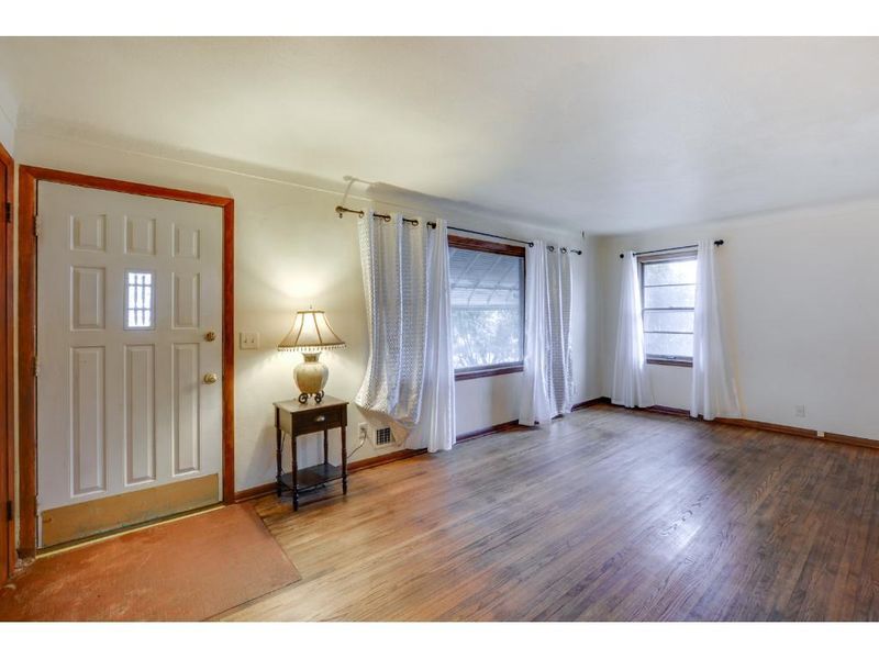 2216 7th Ave, Anoka, MN 55303