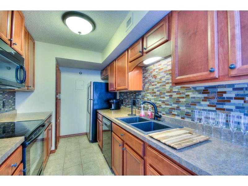 26 10th St W #1911, Saint Paul, MN 55102