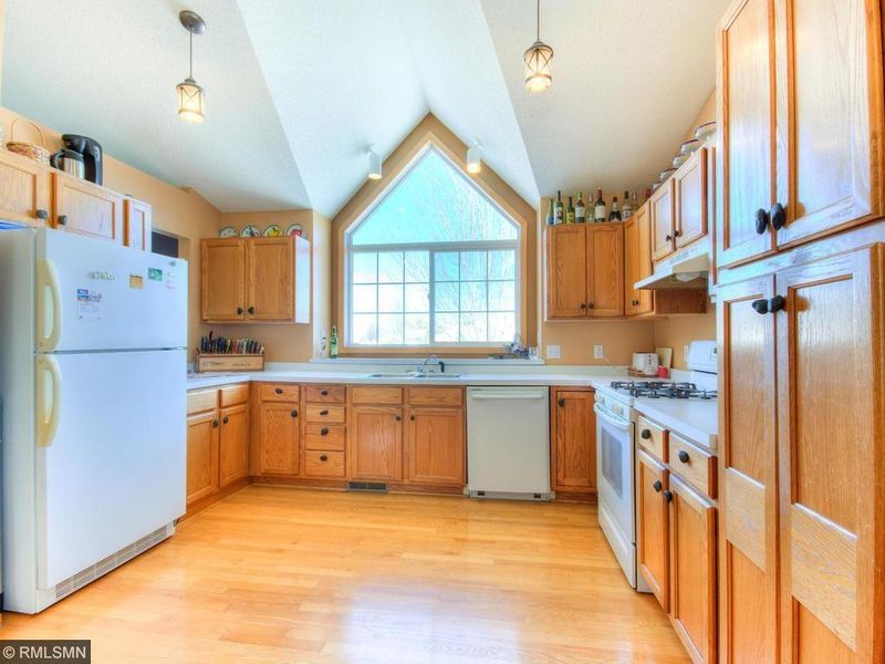 2163 Mcafee Cir, Maplewood, MN 55109