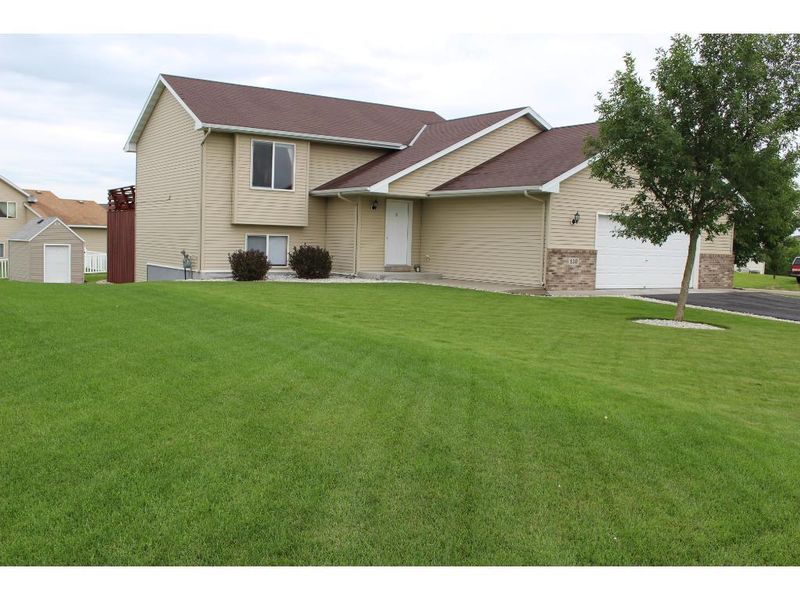 530 Isabella Ct, Clearwater, MN 55320