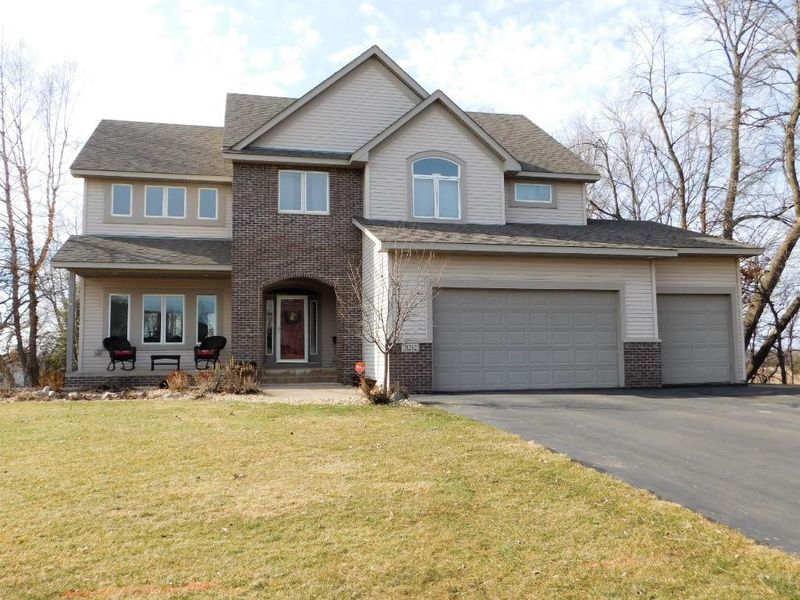 31242 Orton Dr, Lindstrom, MN 55045
