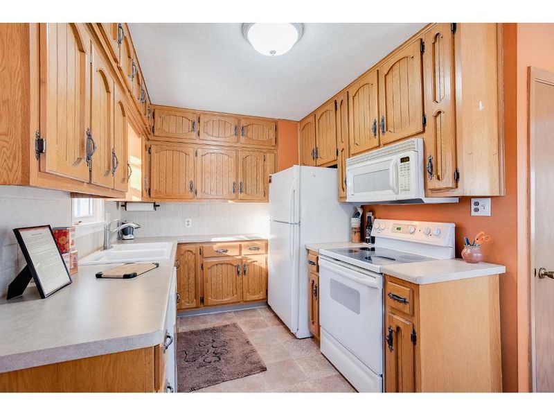 2298 7th Ave E, North Saint Paul, MN 55109