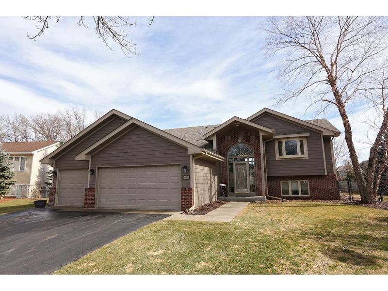 1421 Mcknight Cir, Victoria, MN 55386