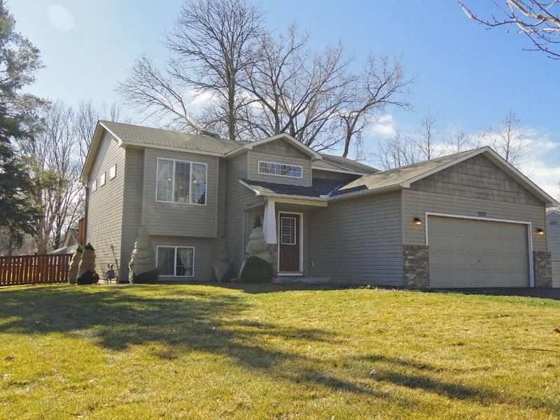5101 35th Ave N, Crystal, MN 55422