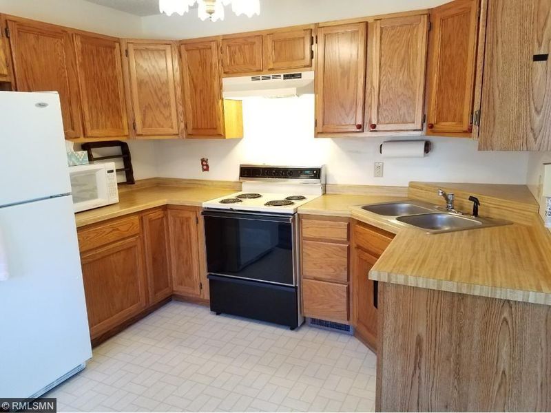 811 98th Ave NW #103, Coon Rapids, MN 55433