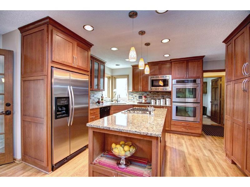 11551 Raspberry Hill Rd, Eden Prairie, MN 55344