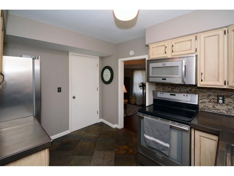 2211 Black Oak Dr, Minnetonka, MN 55305