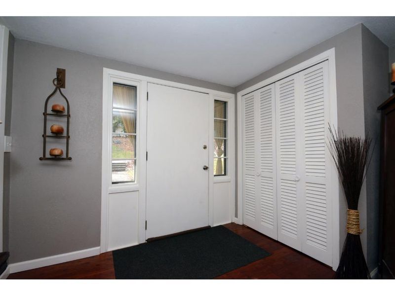 2211 Black Oak Dr, Minnetonka, MN 55305