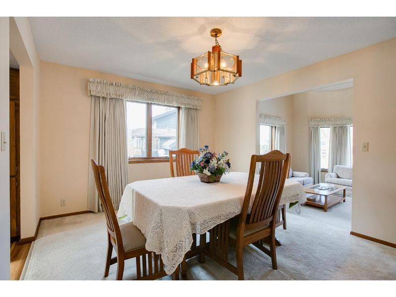 1124 Tiffany Dr, Eagan, MN 55123