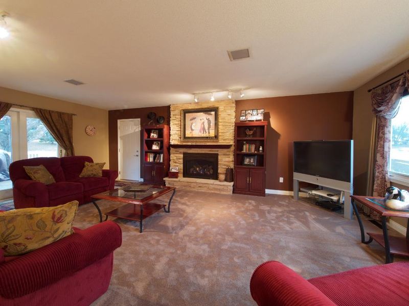 9944 Little Rd, Bloomington, MN 55437